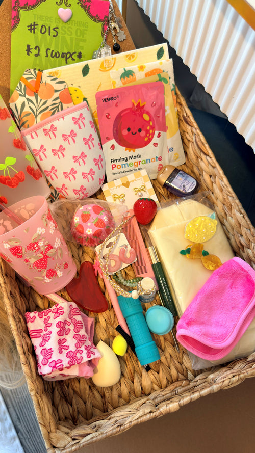 2 Lucky Scoop Mystery Box